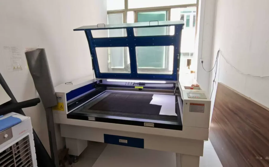 Material processing equipment in the bag manufacturing workshop